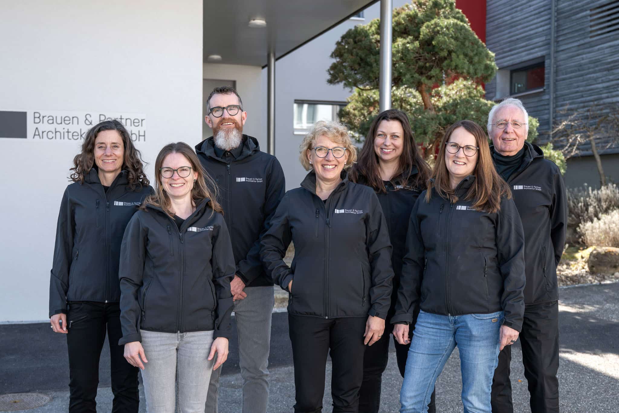 Team aussen 1